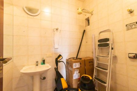 Casa à venda com 924m², 5 quartos e 10 vagas Casa à venda com 924m², 5 quartos e 10 vagasBanheiro de serviço 2