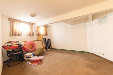 Casa à venda com 924m², 5 quartos e 10 vagas Casa à venda com 924m², 5 quartos e 10 vagasQuarto de serviço