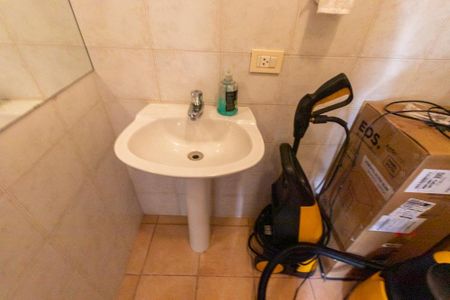 Casa à venda com 924m², 5 quartos e 10 vagas Casa à venda com 924m², 5 quartos e 10 vagasBanheiro de serviço 2