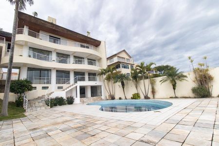 Casa à venda com 924m², 5 quartos e 10 vagas Casa à venda com 924m², 5 quartos e 10 vagasPiscina