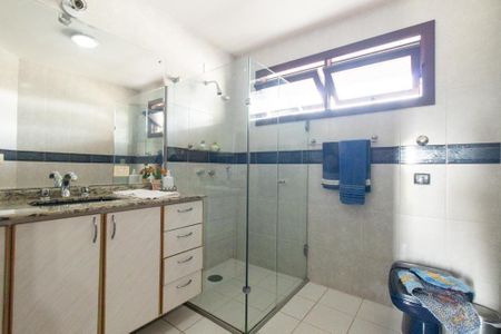 Casa à venda com 924m², 5 quartos e 10 vagas Casa à venda com 924m², 5 quartos e 10 vagasBanheiro da suíte 3