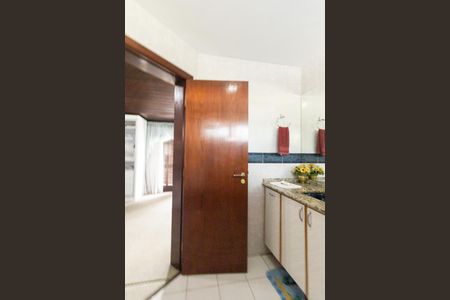 Casa à venda com 924m², 5 quartos e 10 vagas Casa à venda com 924m², 5 quartos e 10 vagasBanheiro da suíte 3