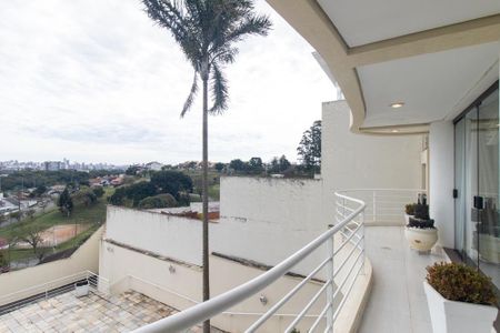 Casa à venda com 924m², 5 quartos e 10 vagas Casa à venda com 924m², 5 quartos e 10 vagasVaranda