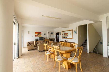 Casa à venda com 924m², 5 quartos e 10 vagas Casa à venda com 924m², 5 quartos e 10 vagasEspaço Gourmet