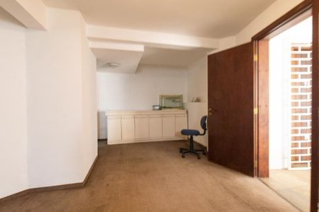 Casa à venda com 924m², 5 quartos e 10 vagas Casa à venda com 924m², 5 quartos e 10 vagasQuarto de serviço