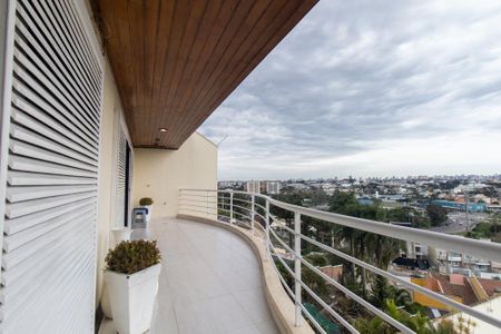 Casa à venda com 924m², 5 quartos e 10 vagas Casa à venda com 924m², 5 quartos e 10 vagasVaranda da suíte 2
