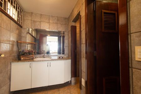 Casa à venda com 924m², 5 quartos e 10 vagas Casa à venda com 924m², 5 quartos e 10 vagasBanheiro social