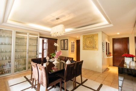 Casa à venda com 924m², 5 quartos e 10 vagas Casa à venda com 924m², 5 quartos e 10 vagasCopa