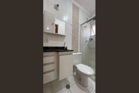 Banheiro Suíte  de casa de condomínio para alugar com 3 quartos, 102m² em Vila Granada, São Paulo