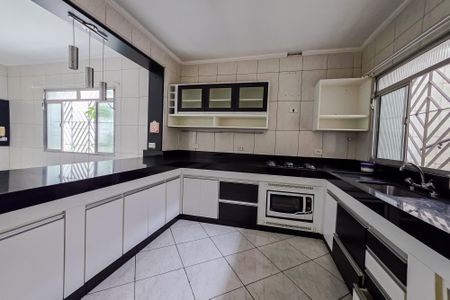 Casa para alugar com 220m², 3 quartos e 3 vagas Casa para alugar com 220m², 3 quartos e 3 vagasCozinha