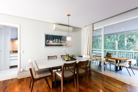Apartamento à venda com 138m², 3 quartos e 2 vagas Apartamento à venda com 138m², 3 quartos e 2 vagasSala