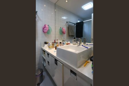 Apartamento à venda com 138m², 3 quartos e 2 vagas Apartamento à venda com 138m², 3 quartos e 2 vagasBanheiro da Suíte 1