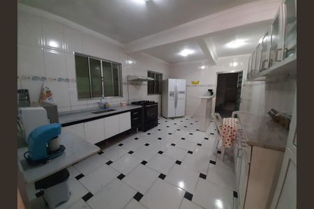 Casa à venda com 4 quartos, 300m² em Jardim Flor de Maio, São Paulo