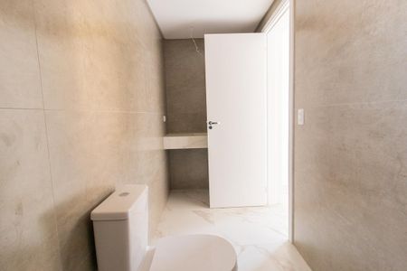 Banheiro de kitnet/studio à venda com 1 quarto, 28m² em Guabirotuba, Curitiba