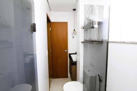 Banheiro de kitnet/studio para alugar com 1 quarto, 75m² em Barro Preto, Belo Horizonte