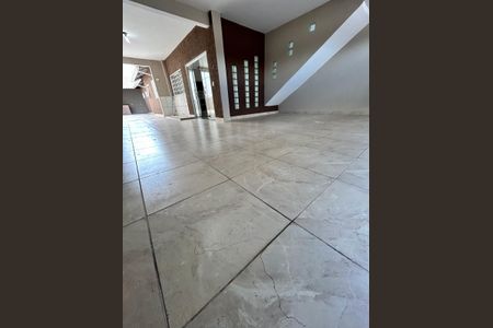 Casa à venda com 188m², 3 quartos e 5 vagas Casa à venda com 188m², 3 quartos e 5 vagasÁrea externa