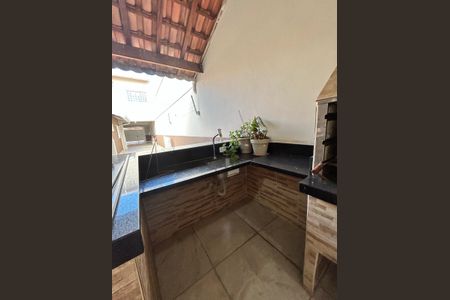 Casa à venda com 188m², 3 quartos e 5 vagas Casa à venda com 188m², 3 quartos e 5 vagasÁrea externa