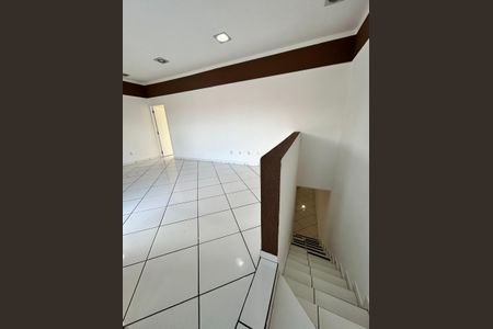 Casa à venda com 188m², 3 quartos e 5 vagas Casa à venda com 188m², 3 quartos e 5 vagasSala