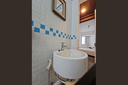 Apartamento para alugar com 139m², 2 quartos e 2 vagas Apartamento para alugar com 139m², 2 quartos e 2 vagasBanheiro Corredor