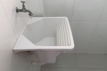 Banheiro de kitnet/studio para alugar com 1 quarto, 25m² em José Menino, Santos