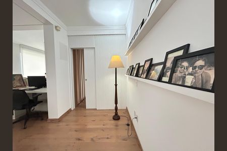 Casa para alugar com 200m², 3 quartos e 2 vagas Casa para alugar com 200m², 3 quartos e 2 vagasEscada