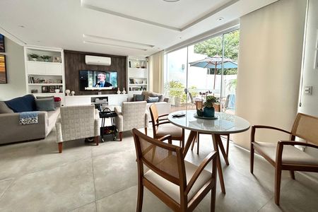 Casa para alugar com 200m², 3 quartos e 2 vagas Casa para alugar com 200m², 3 quartos e 2 vagasSala