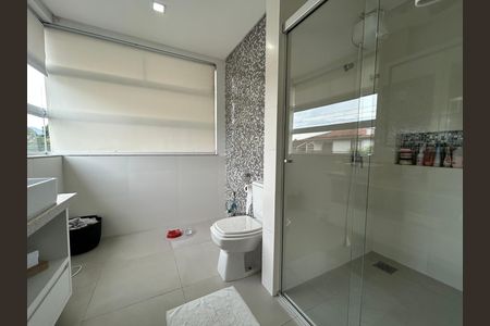 Casa para alugar com 200m², 3 quartos e 2 vagas Casa para alugar com 200m², 3 quartos e 2 vagasBanheiro suíte 3