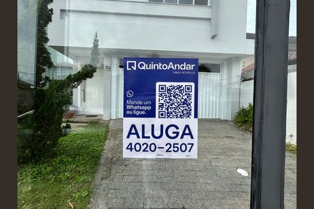 Placa  de casa para alugar com 3 quartos, 200m² em Córrego Grande, Florianópolis