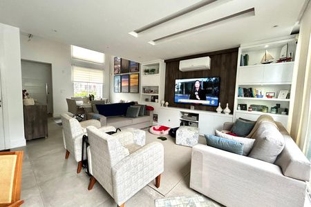 Casa para alugar com 200m², 3 quartos e 2 vagas Casa para alugar com 200m², 3 quartos e 2 vagasSala