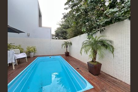 Casa para alugar com 200m², 3 quartos e 2 vagas Casa para alugar com 200m², 3 quartos e 2 vagasPiscina