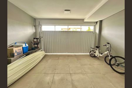 Garagem de casa para alugar com 3 quartos, 200m² em Córrego Grande, Florianópolis