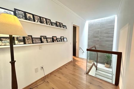 Escada  de casa para alugar com 3 quartos, 200m² em Córrego Grande, Florianópolis