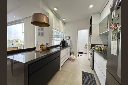Casa para alugar com 200m², 3 quartos e 2 vagas Casa para alugar com 200m², 3 quartos e 2 vagasCozinha