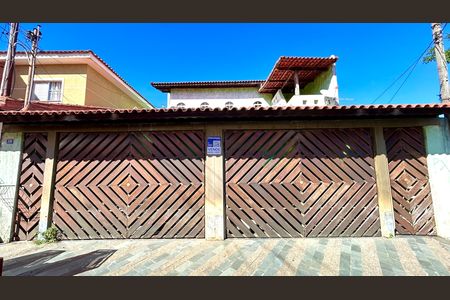 Placa instalada na fachada do imóvel de casa à venda com 4 quartos, 395m² em Parque Continental I, Guarulhos