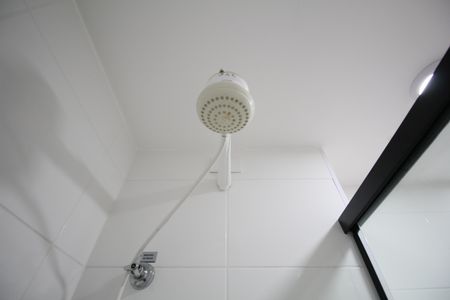 Banheiro de kitnet/studio para alugar com 1 quarto, 36m² em Paraíso do Morumbi, São Paulo