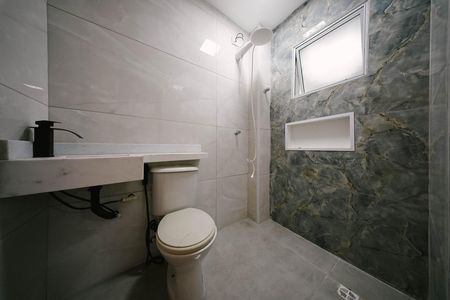 Banheiro de apartamento para alugar com 2 quartos, 40m² em Jardim Coimbra, São Paulo