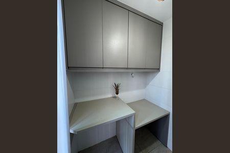 Apartamento para alugar com 64m², 2 quartos e 1 vaga Apartamento para alugar com 64m², 2 quartos e 1 vagaCozinha - Armários