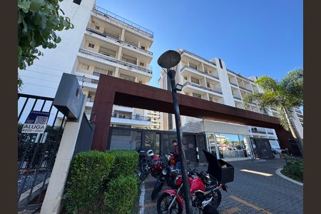 Fachada longe  de apartamento para alugar com 2 quartos, 64m² em Taguatinga, Brasília