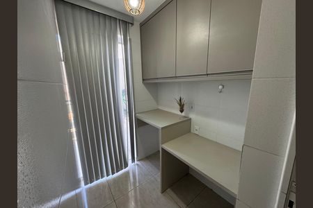 Apartamento para alugar com 64m², 2 quartos e 1 vaga Apartamento para alugar com 64m², 2 quartos e 1 vagaCozinha - Armários