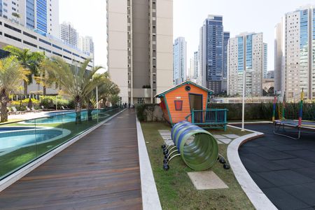 Apartamento para alugar com 77m², 2 quartos e 2 vagas Apartamento para alugar com 77m², 2 quartos e 2 vagasÁrea comum - Playground