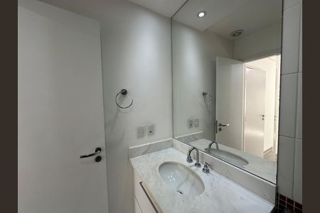 Apartamento para alugar com 68m², 2 quartos e 1 vaga Apartamento para alugar com 68m², 2 quartos e 1 vagaBanheiro da Suíte