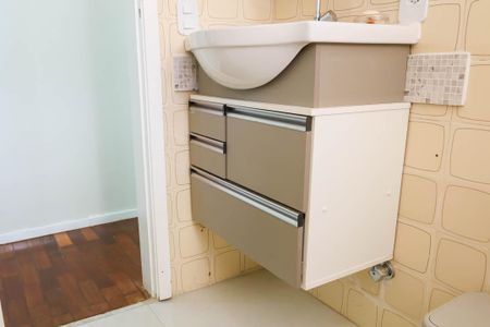 Banheiro de apartamento para alugar com 2 quartos, 64m² em Méier, Rio de Janeiro