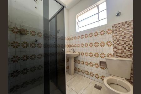 Banheiro social de apartamento para alugar com 2 quartos, 50m² em Novo Progresso, Belo Horizonte