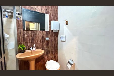 Casa à venda com 290m², 3 quartos e 1 vagaBanheiro 3