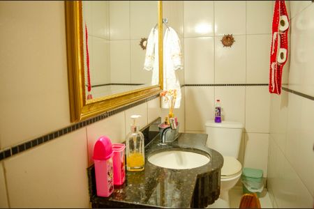 Casa à venda com 300m², 3 quartos e 3 vagas Casa à venda com 300m², 3 quartos e 3 vagasLavabo