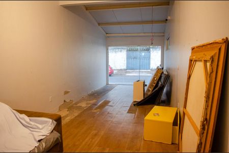 Casa à venda com 300m², 3 quartos e 3 vagas Casa à venda com 300m², 3 quartos e 3 vagasSala Comercial