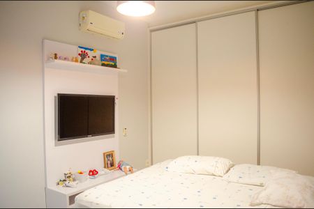 Casa à venda com 300m², 3 quartos e 3 vagas Casa à venda com 300m², 3 quartos e 3 vagasSuíte 2