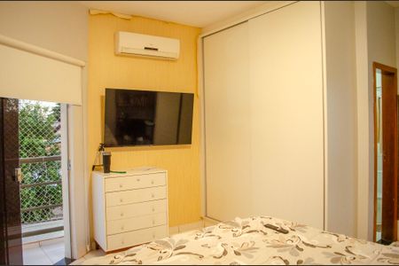 Casa à venda com 300m², 3 quartos e 3 vagas Casa à venda com 300m², 3 quartos e 3 vagasSuíte 1