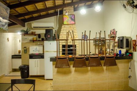 Casa à venda com 300m², 3 quartos e 3 vagas Casa à venda com 300m², 3 quartos e 3 vagasÁrea gourmet