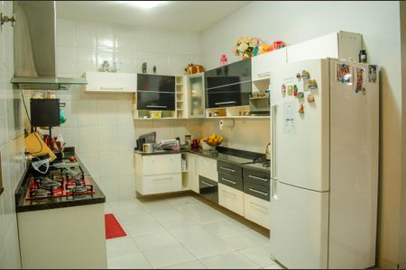 Casa à venda com 300m², 3 quartos e 3 vagas Casa à venda com 300m², 3 quartos e 3 vagasCozinha